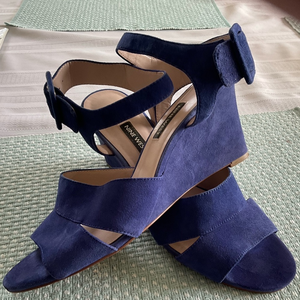 🔖 Nine West 🔖 Suede Wedge